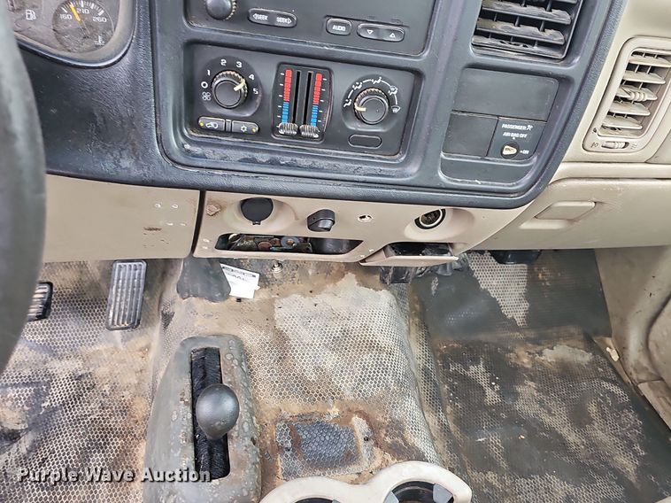 image for item NT9920 2003 Chevrolet Silverado 2500HD  pickup truck