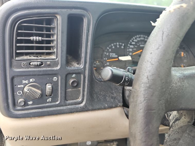 image for item NT9920 2003 Chevrolet Silverado 2500HD  pickup truck