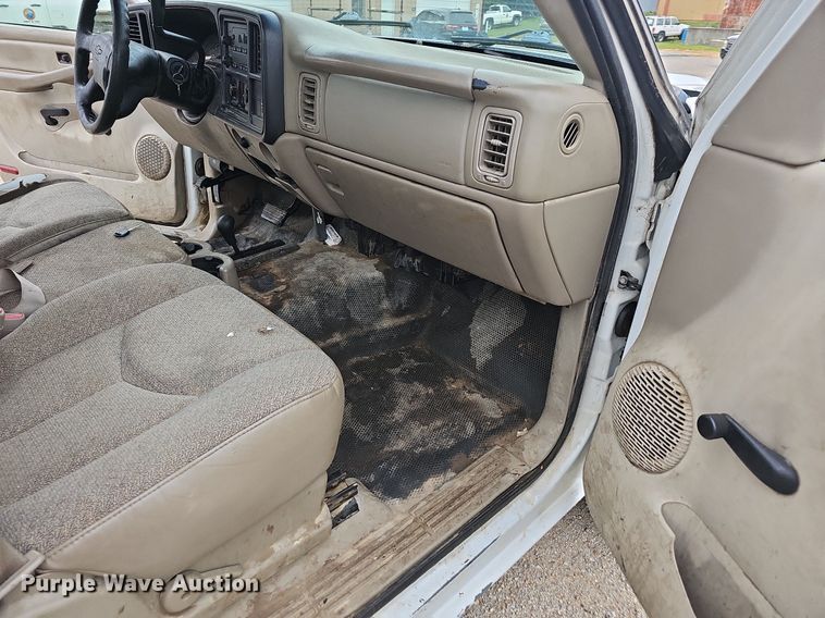 image for item NT9920 2003 Chevrolet Silverado 2500HD  pickup truck