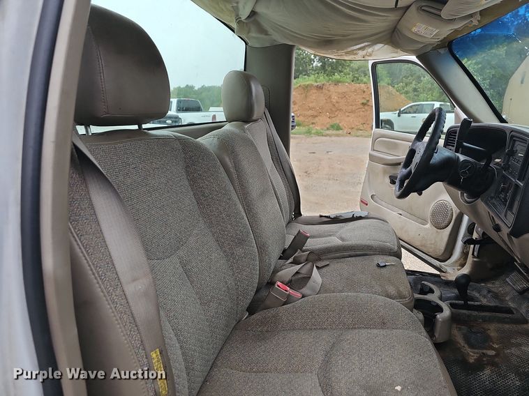 image for item NT9920 2003 Chevrolet Silverado 2500HD  pickup truck