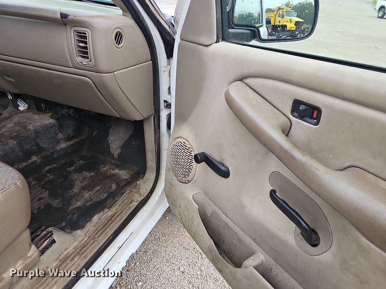 image for item NT9920 2003 Chevrolet Silverado 2500HD  pickup truck