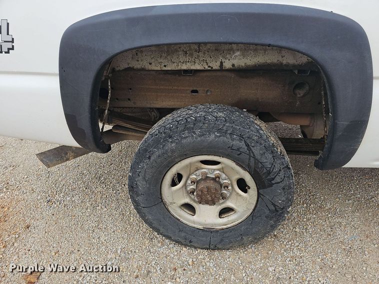 image for item NT9920 2003 Chevrolet Silverado 2500HD  pickup truck