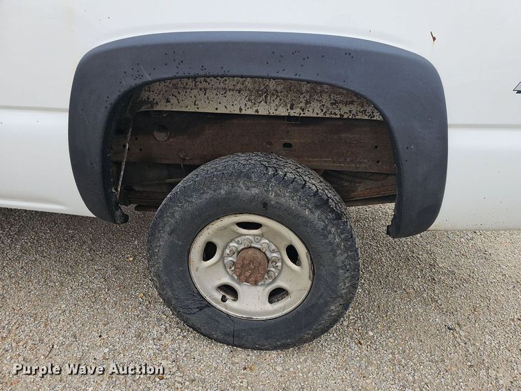 image for item NT9920 2003 Chevrolet Silverado 2500HD  pickup truck