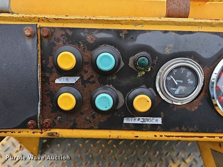 image for item NT9922 1996 Vibromax W602d  single drum roller