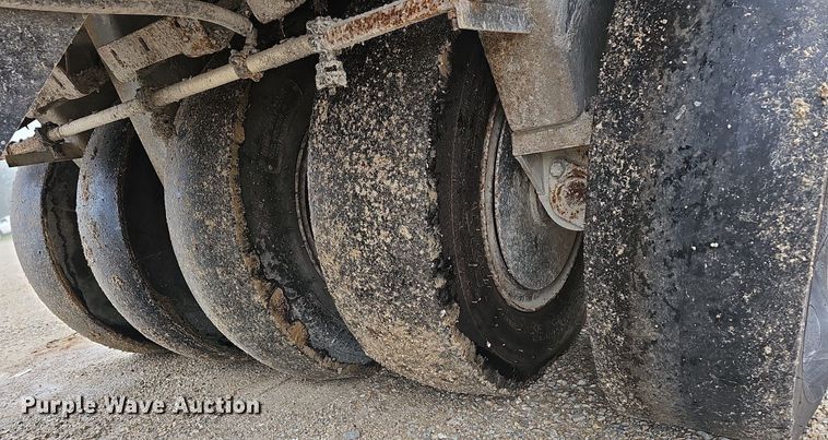 image for item NT9923 2002 Hypac C530AH  pneumatic roller