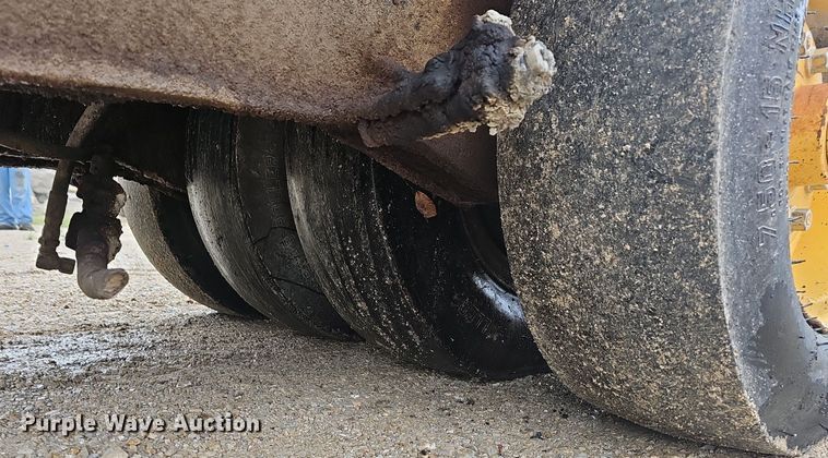 image for item NT9923 2002 Hypac C530AH  pneumatic roller