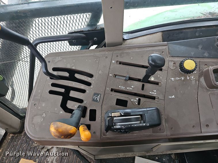 image for item NT9924 2006 John Deere 6415  tractor