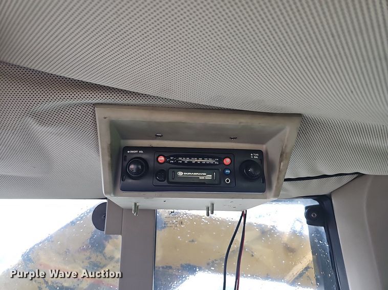 image for item NT9924 2006 John Deere 6415  tractor