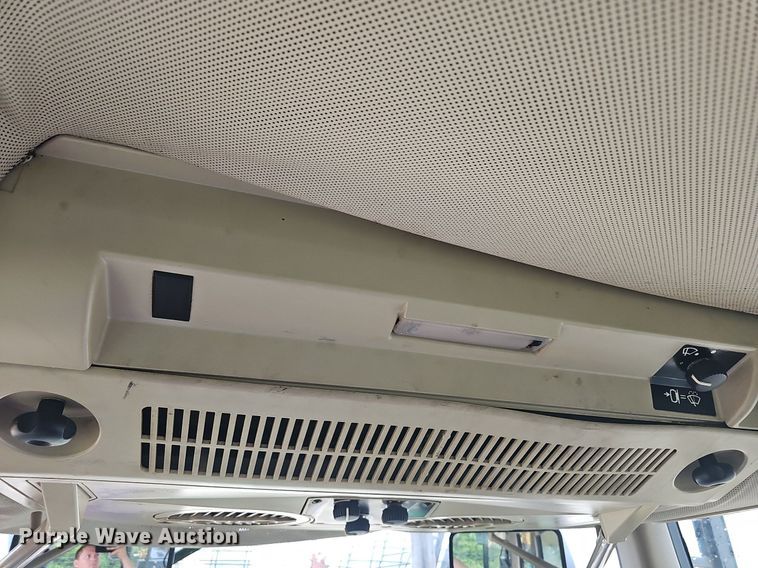 image for item NT9924 2006 John Deere 6415  tractor