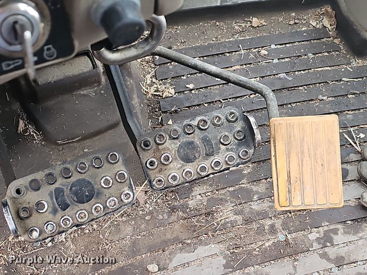 image for item NT9924 2006 John Deere 6415  tractor