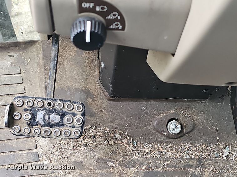 image for item NT9924 2006 John Deere 6415  tractor