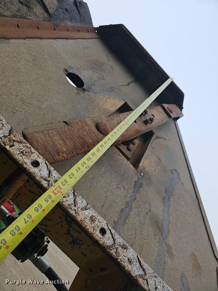 image for item NT9924 2006 John Deere 6415  tractor