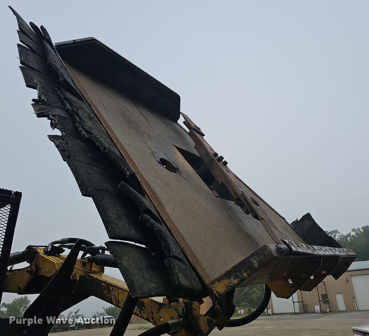 image for item NT9924 2006 John Deere 6415  tractor