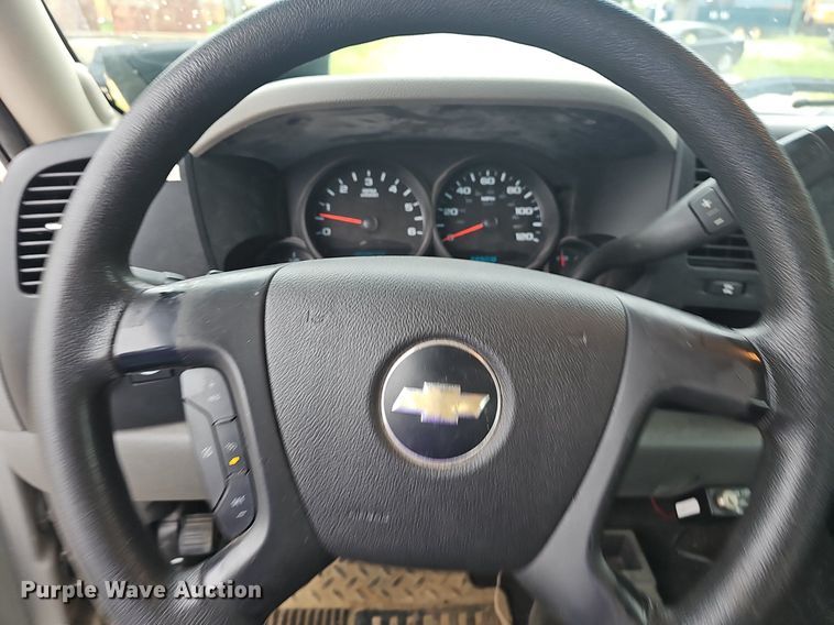 image for item NT9927 2009 Chevrolet Silverado 1500  Crew Cab pickup truck