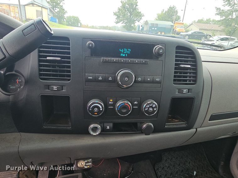 image for item NT9927 2009 Chevrolet Silverado 1500  Crew Cab pickup truck