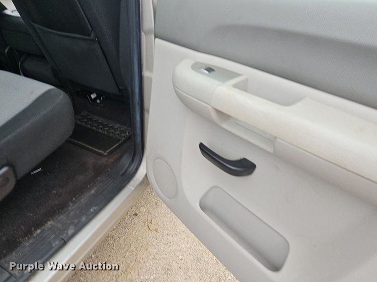 image for item NT9927 2009 Chevrolet Silverado 1500  Crew Cab pickup truck