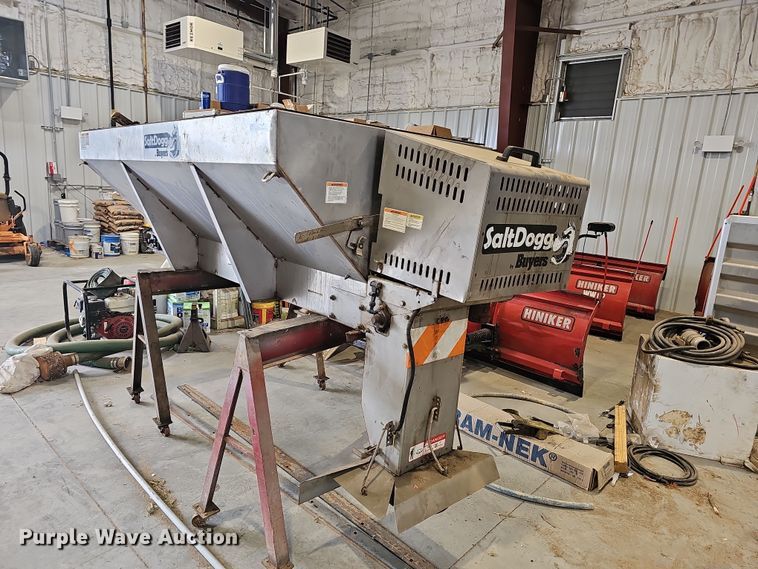 image for item NT9942 SaltDogg SCH096C  spreader