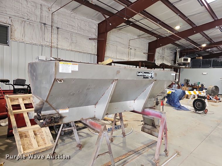 image for item NT9942 SaltDogg SCH096C  spreader