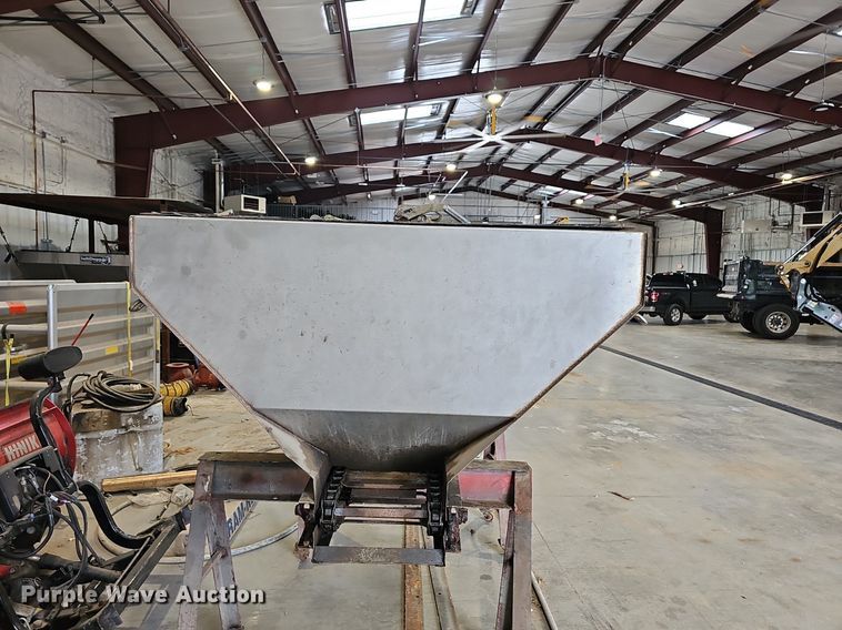 image for item NT9942 SaltDogg SCH096C  spreader