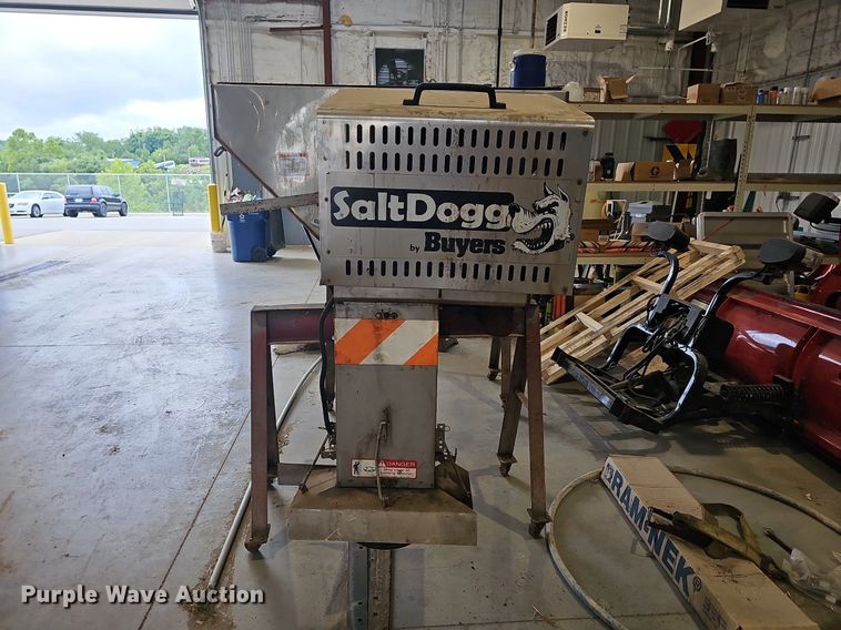 image for item NT9942 SaltDogg SCH096C  spreader