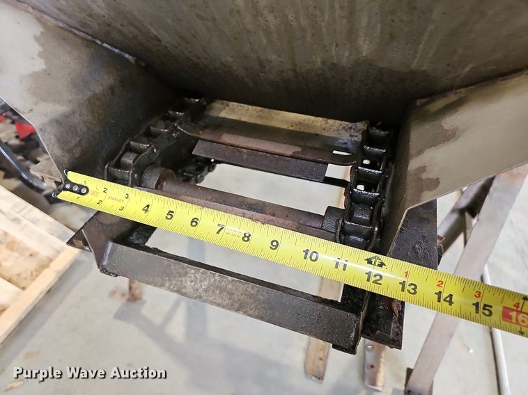 image for item NT9942 SaltDogg SCH096C  spreader