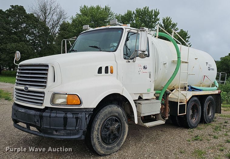 image for item NT9944 1998  Ford LLA9000  tank truck