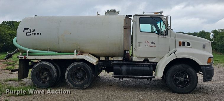 image for item NT9944 1998  Ford LLA9000  tank truck