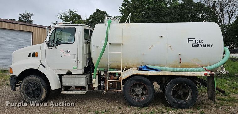 image for item NT9944 1998  Ford LLA9000  tank truck