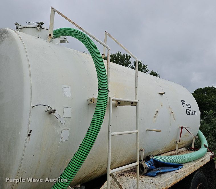 image for item NT9944 1998  Ford LLA9000  tank truck