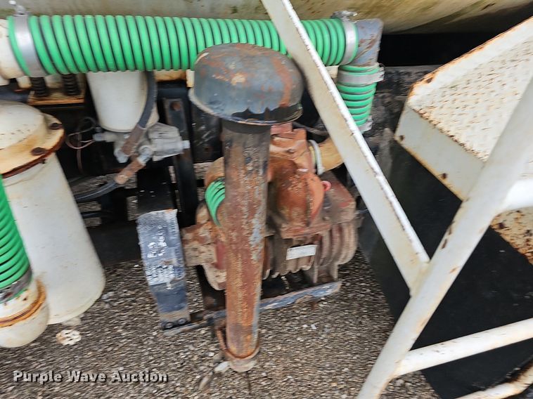 image for item NT9944 1998  Ford LLA9000  tank truck