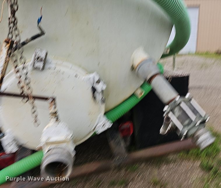 image for item NT9944 1998  Ford LLA9000  tank truck