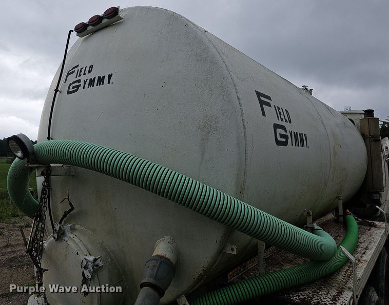 image for item NT9944 1998  Ford LLA9000  tank truck