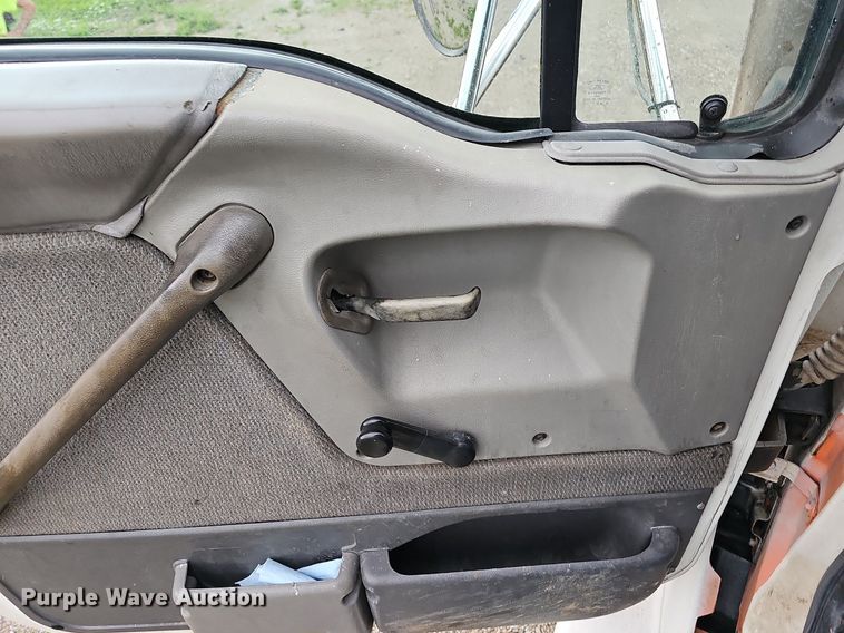 image for item NT9944 1998  Ford LLA9000  tank truck