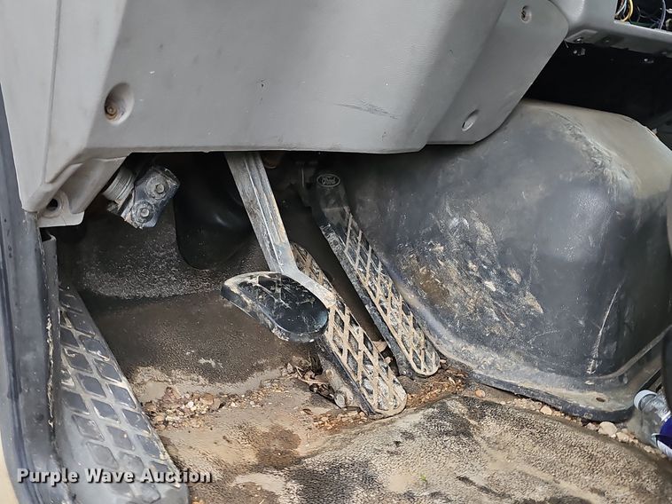 image for item NT9944 1998  Ford LLA9000  tank truck