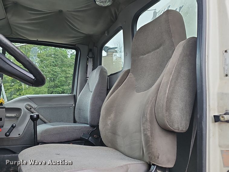 image for item NT9944 1998  Ford LLA9000  tank truck