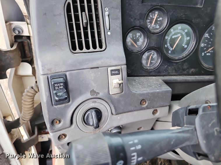 image for item NT9944 1998  Ford LLA9000  tank truck