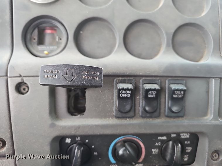 image for item NT9944 1998  Ford LLA9000  tank truck