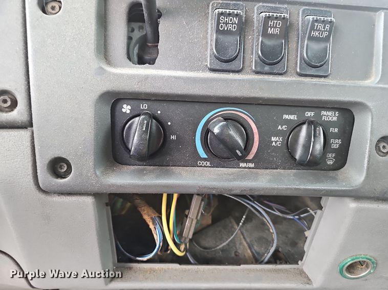 image for item NT9944 1998  Ford LLA9000  tank truck