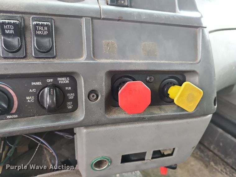 image for item NT9944 1998  Ford LLA9000  tank truck