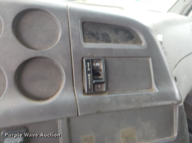 image for item NT9944 1998  Ford LLA9000  tank truck