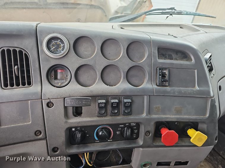 image for item NT9944 1998  Ford LLA9000  tank truck