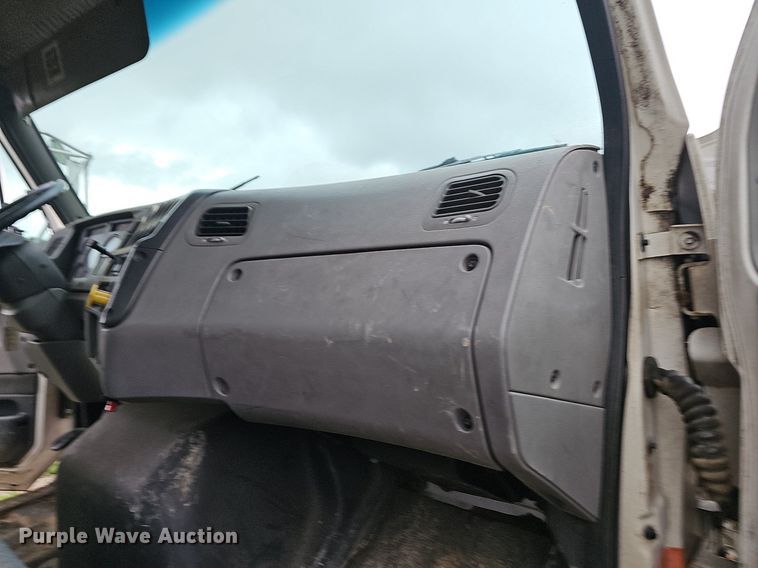 image for item NT9944 1998  Ford LLA9000  tank truck