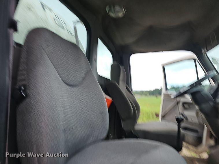 image for item NT9944 1998  Ford LLA9000  tank truck