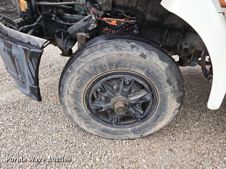 image for item NT9944 1998  Ford LLA9000  tank truck