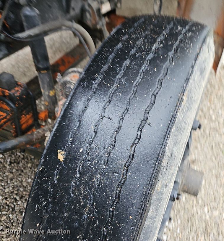 image for item NT9944 1998  Ford LLA9000  tank truck