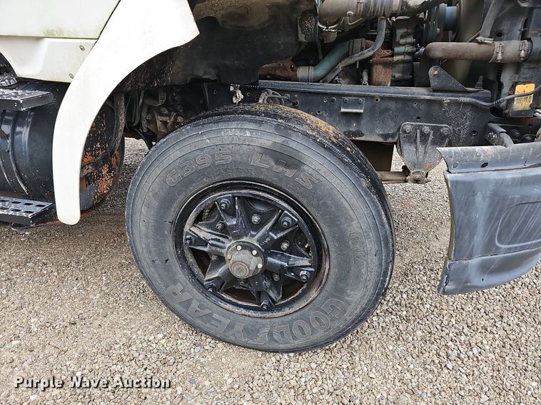 image for item NT9944 1998  Ford LLA9000  tank truck