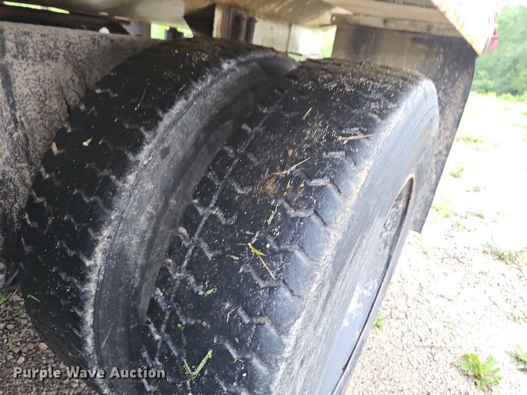 image for item NT9944 1998  Ford LLA9000  tank truck