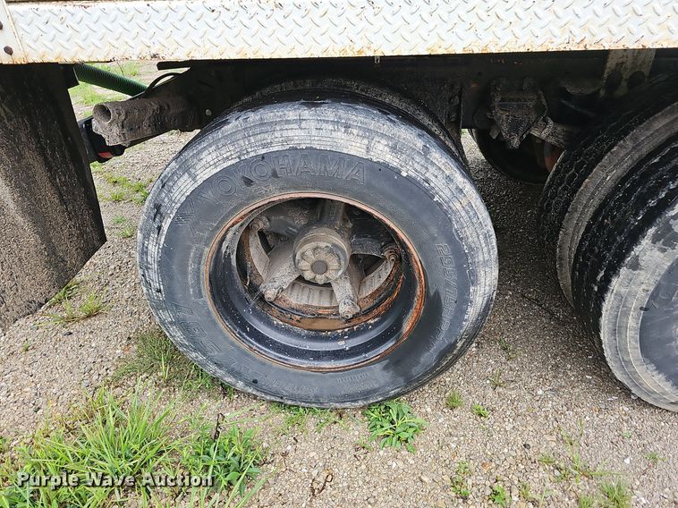 image for item NT9944 1998  Ford LLA9000  tank truck