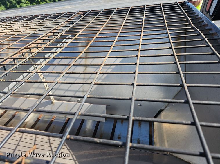 image for item NT9951 2004 Chevrolet Silverado 2500HD  Ext. Cab flatbed pickup truck