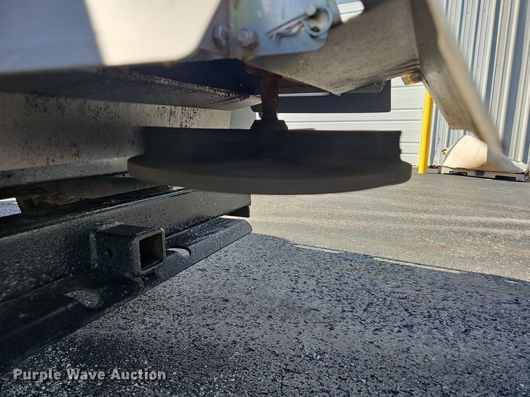 image for item NT9951 2004 Chevrolet Silverado 2500HD  Ext. Cab flatbed pickup truck